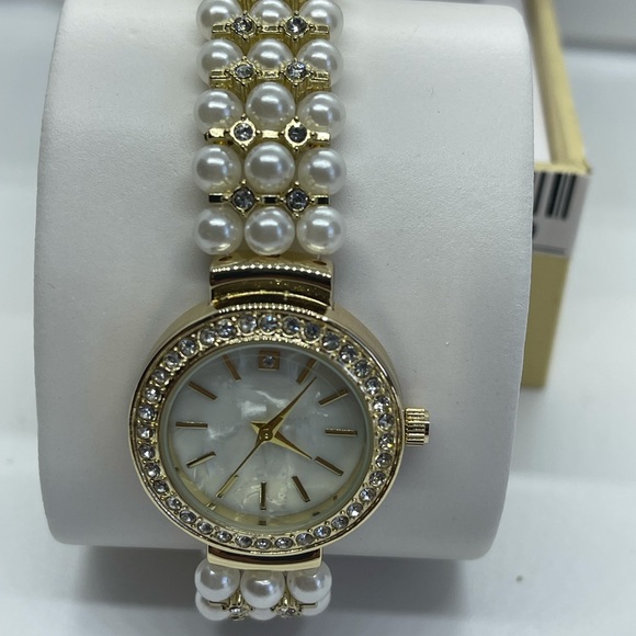 BNIB Charter Club Ladies Watch Pearl style - Picture 7 of 9